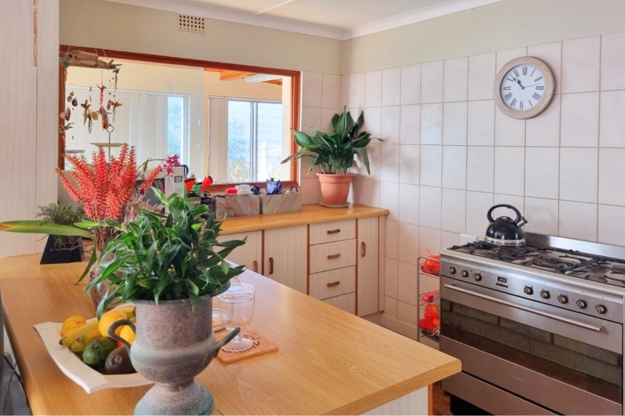 4 Bedroom Property for Sale in Buffalo Bay Western Cape